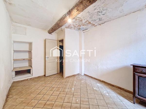 Immeuble à rénover au cœur de Fontaine-de-Vaucluse