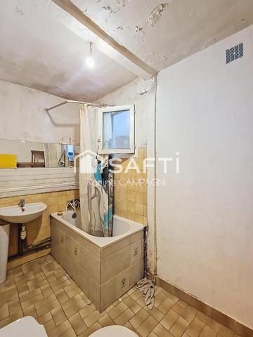 Immeuble à rénover au cœur de Fontaine-de-Vaucluse