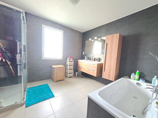 Superbe pavillon à Bougnon