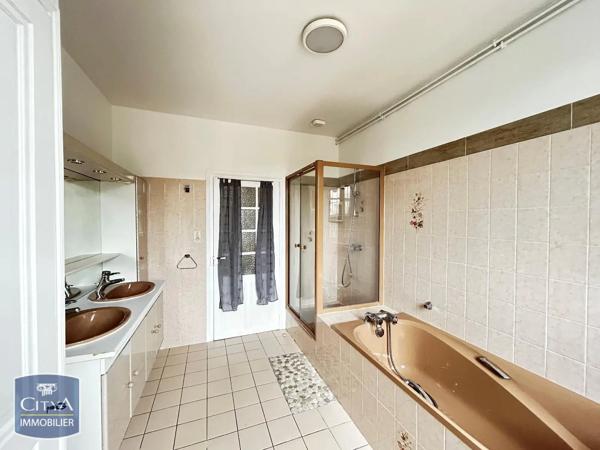 Appartement à louer 3 pièces 81.17m² Brive-la-Gaillarde (19100)