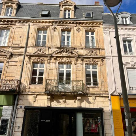 Appartement T 6 sur 3 Etages - Hyper Centre - Rue Piétonne - Emplacement de choix - 180m2 exploitables - 149m2 habitables