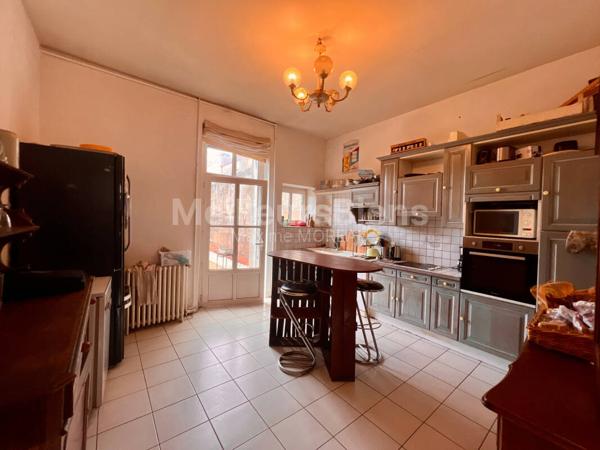 Appartement T 6 sur 3 Etages - Hyper Centre - Rue Piétonne - Emplacement de choix - 180m2 exploitables - 149m2 habitables