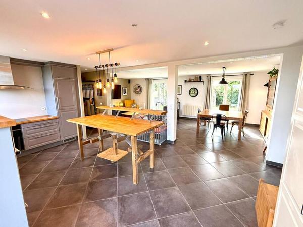 Maison 180m2 rénovée, 5 chambres, sous-sol total, garage, terrain 1000m2