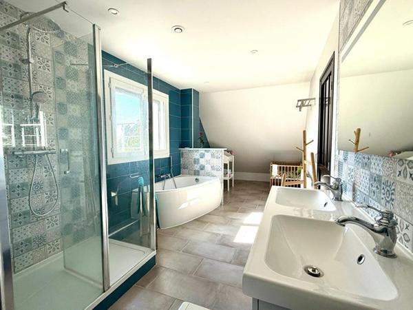 Maison 180m2 rénovée, 5 chambres, sous-sol total, garage, terrain 1000m2