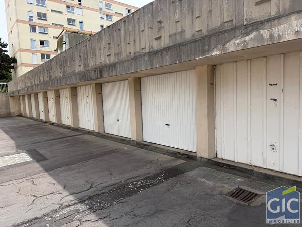 GARAGE FERME UNE VOITURE HEROUVILLE QUARTIER DE LA GRANDE DELLE, Herouville saint clair 14200