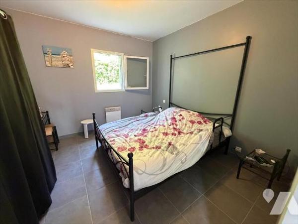 Une maison d'habitation vous offrant une vie de plain-pied comprenant :- Sous-sol complet sous ...