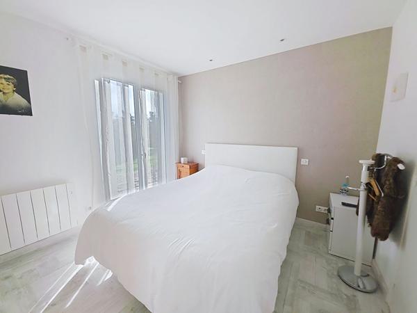 Maison A VENDRE à SAINT HERBLON, magnifique terrain paysagé, piscine et petit étang