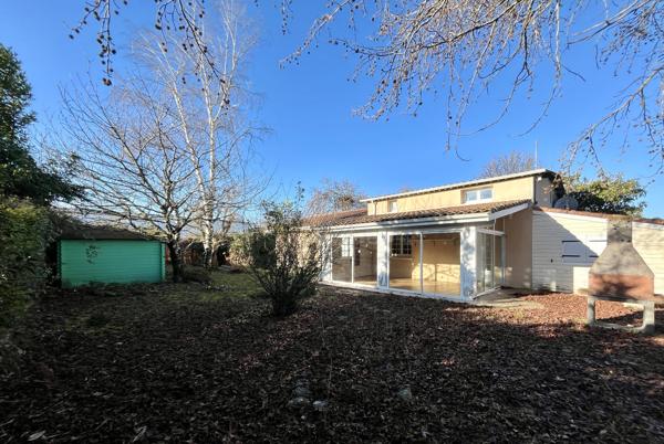 LA TESTE DE BUCH, zone artisanale ! Parcelle de 1007 m2 avec maison et stockage !