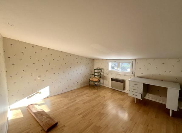 LA TESTE DE BUCH, zone artisanale ! Parcelle de 1007 m2 avec maison et stockage !