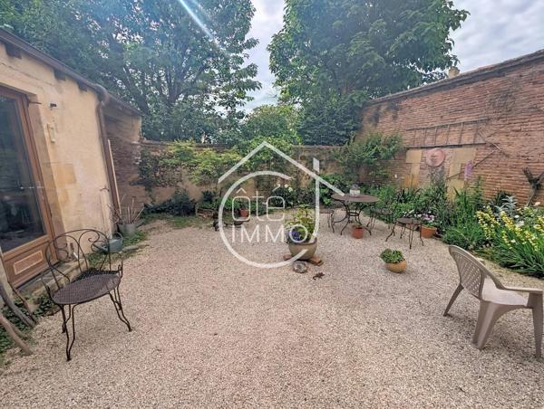 Bergerac : Maison bourgeoise 7 pièces de 216m² avec cour