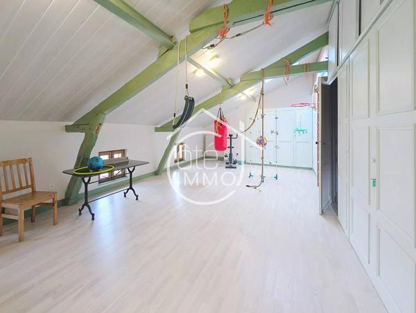 Bergerac : Maison bourgeoise 7 pièces de 216m² avec cour