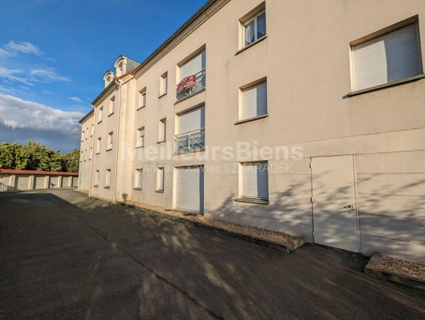 Joli studio meublé avec cuisine séparée et ascenseur