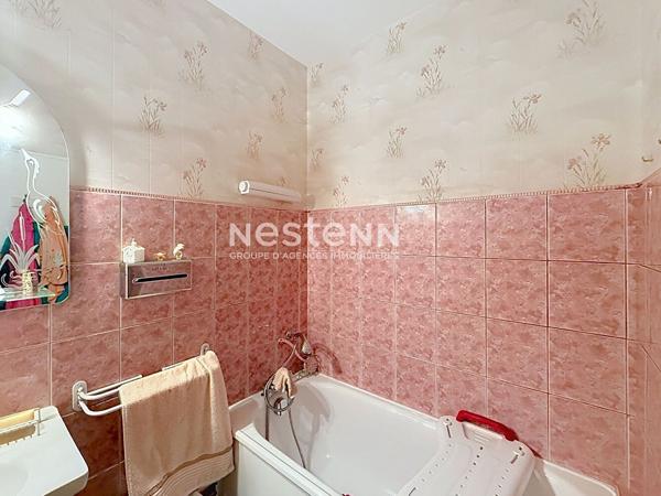 Appartement  2 pièce(s) 48.60 m2 - balcon, cave et place de parking