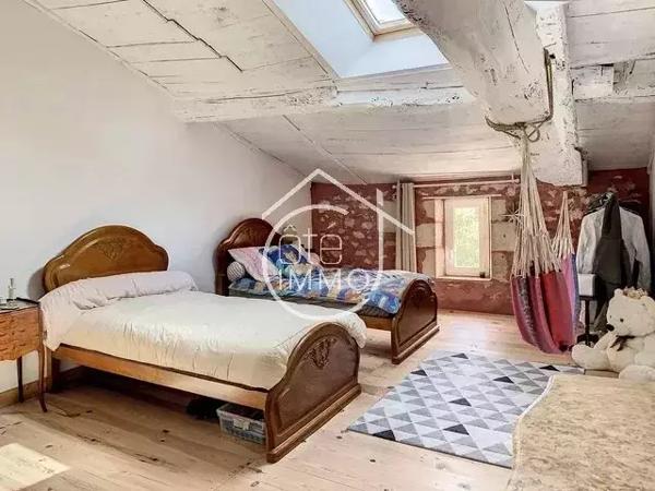 Saint-Antoine-de-Breuilh – 174 m² – dépendances – terrain clos de 1476 m²