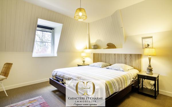 Sarlat-la-Canéda (24200) Maison de caractère totalement restaurée. Gîte - piscine chauffée. 5,3 hectares.