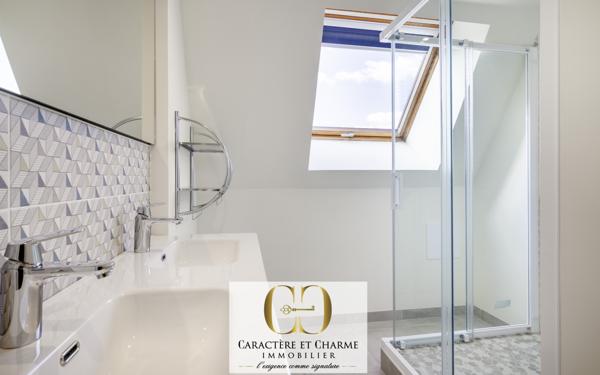 Sarlat-la-Canéda (24200) Maison de caractère totalement restaurée. Gîte - piscine chauffée. 5,3 hectares.