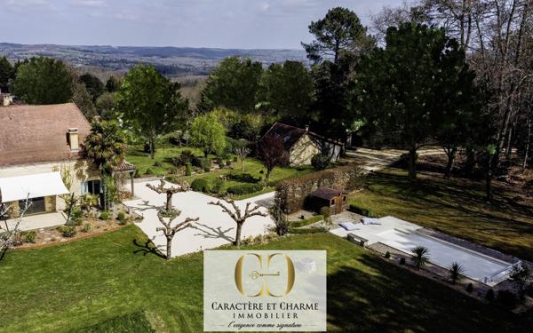 Sarlat-la-Canéda (24200) Maison de caractère totalement restaurée. Gîte - piscine chauffée. 5,3 hectares.