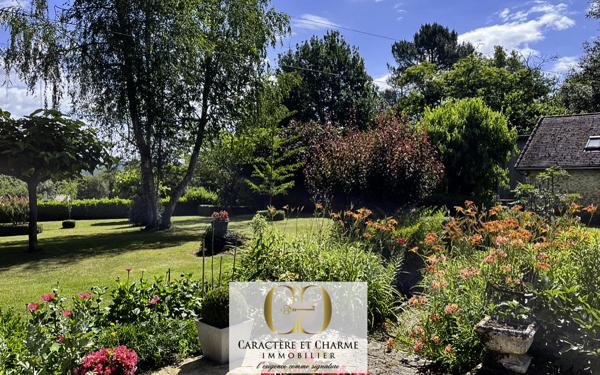 Sarlat-la-Canéda (24200) Maison de caractère totalement restaurée. Gîte - piscine chauffée. 5,3 hectares.