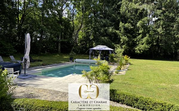 Sarlat-la-Canéda (24200) Maison de caractère totalement restaurée. Gîte - piscine chauffée. 5,3 hectares.