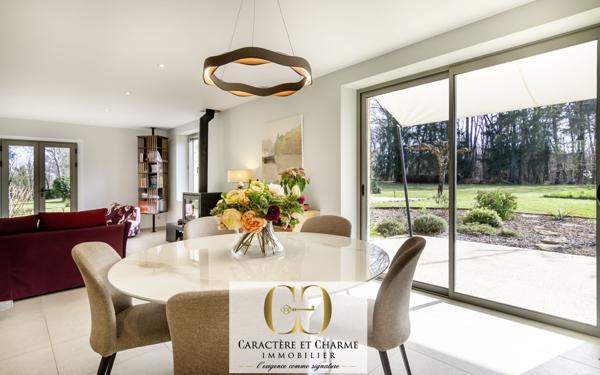 Sarlat-la-Canéda (24200) Maison de caractère totalement restaurée. Gîte - piscine chauffée. 5,3 hectares.