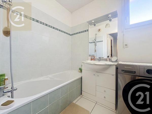 Appartement F3 à vendre  3 pièces - 70,55 m 2   BEZIERS  - 34