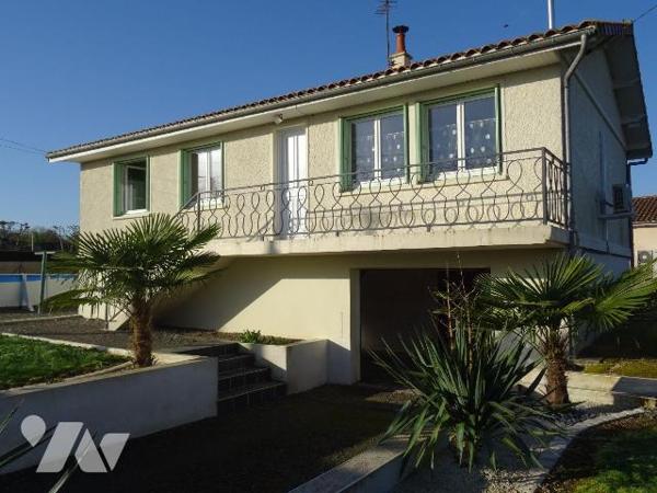 FLEURÉ, Maison lumineuse offrant : une belle pièce de vie avec cuisine aménagée ouverte, 3 cham...