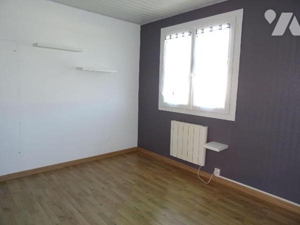 FLEURÉ, Maison lumineuse offrant : une belle pièce de vie avec cuisine aménagée ouverte, 3 cham...