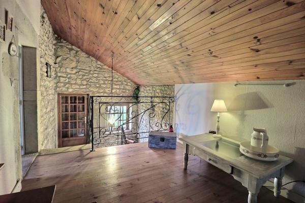 Vaste maison en pierre