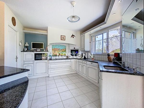 Maison à vendre à LE FENOUILLER - 5 pièces, 160 m²