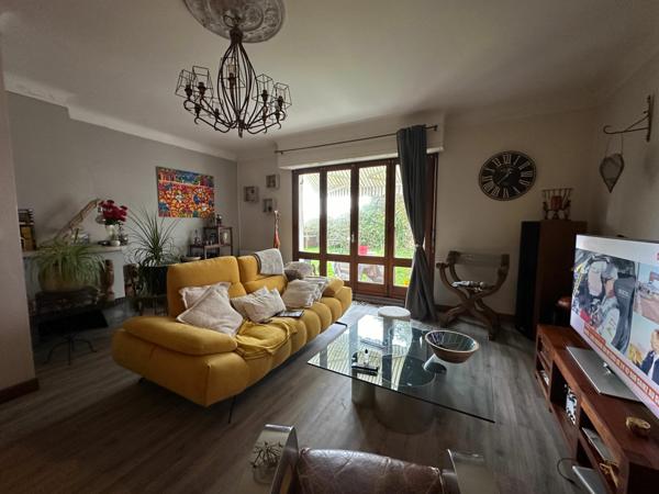 Immeuble à vendre    6 pièces •  Garlin