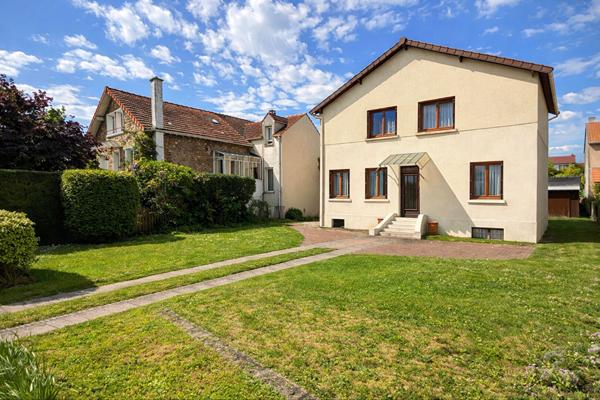 Maison 7 pièces 7 minutes gare/ 900 m2 de terrain / 5 chambres