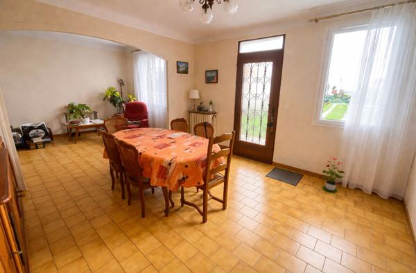 Maison 7 pièces 7 minutes gare/ 900 m2 de terrain / 5 chambres