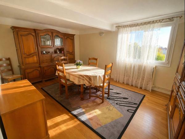 Maison 7 pièces 7 minutes gare/ 900 m2 de terrain / 5 chambres