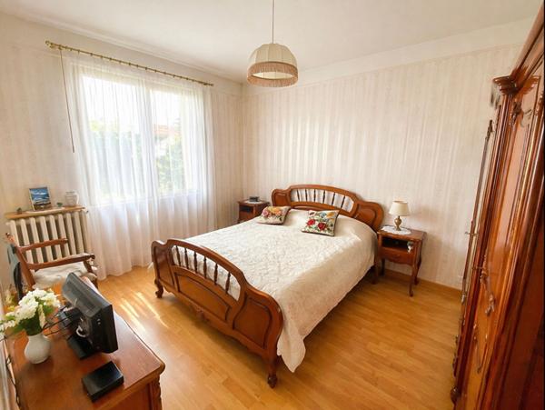 Maison 7 pièces 7 minutes gare/ 900 m2 de terrain / 5 chambres