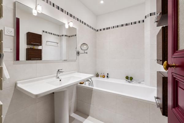 TERNES /COURCELLES - Charmant appartement de 87m2 - 2 chambres - Lumineux & Calme