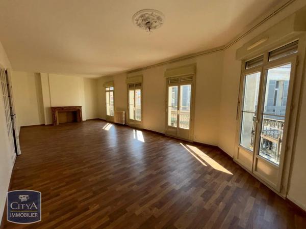 Appartement à louer 5 pièces 180.99m² Bergerac (24100)