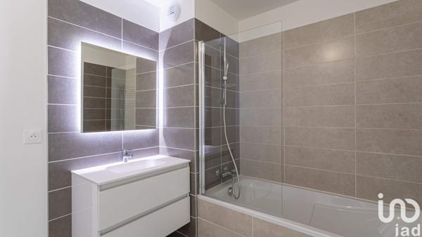 Appartement 3 pièces de 65 m² à Sauvian (34410)