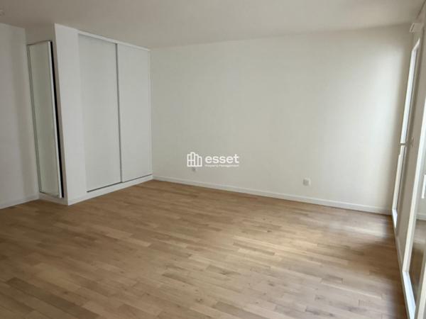 Location Studio 32 m² - Courbevoie 92400
