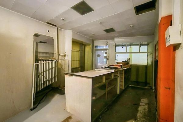 Local commercial 91 m² – Centre de Hayange – Vitrines, cour, sans pas-de-porte