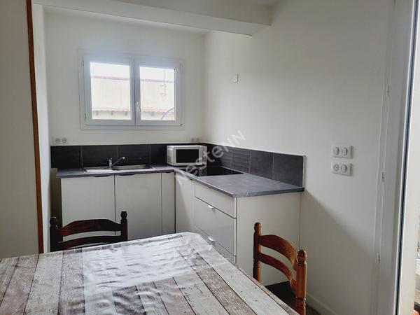 Nantes Bout des Pavés : Location Appartement Meublé T1 bis de 28 m²  avec chambre en duplex.