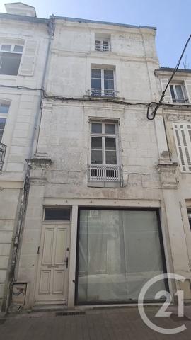 Maison à vendre  6 pièces - 157 m 2   SAINTES  - 17