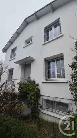 Maison à vendre  6 pièces - 157 m 2   SAINTES  - 17