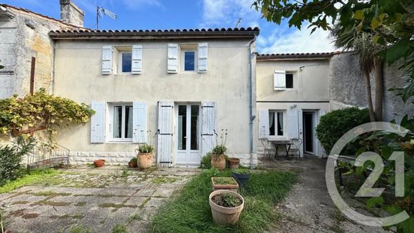 Maison à vendre  6 pièces - 157 m 2   SAINTES  - 17