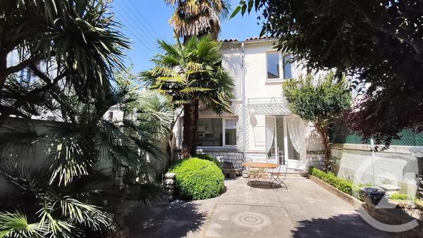 Maison à vendre  6 pièces - 157 m 2   SAINTES  - 17