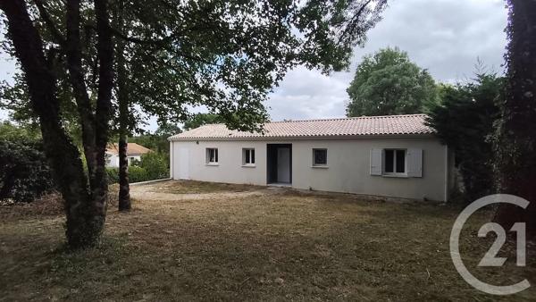Maison à vendre  6 pièces - 157 m 2   SAINTES  - 17
