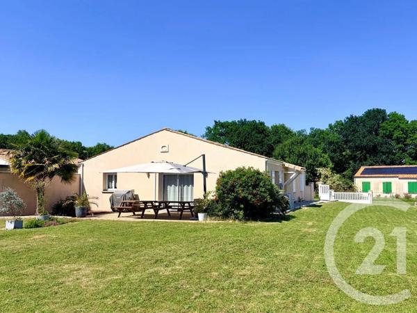 Maison à vendre  6 pièces - 157 m 2   SAINTES  - 17
