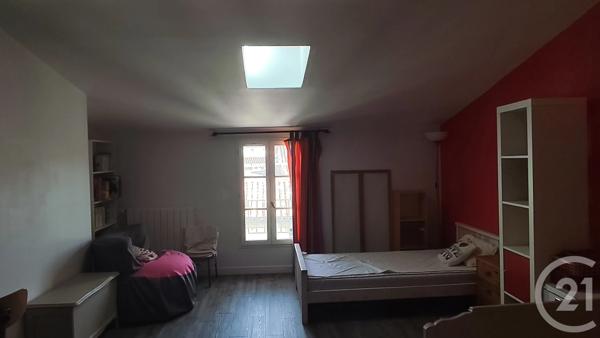 Maison à vendre  6 pièces - 157 m 2   SAINTES  - 17