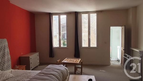 Maison à vendre  6 pièces - 157 m 2   SAINTES  - 17