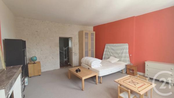 Maison à vendre  6 pièces - 157 m 2   SAINTES  - 17