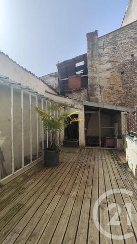 Maison à vendre  6 pièces - 157 m 2   SAINTES  - 17